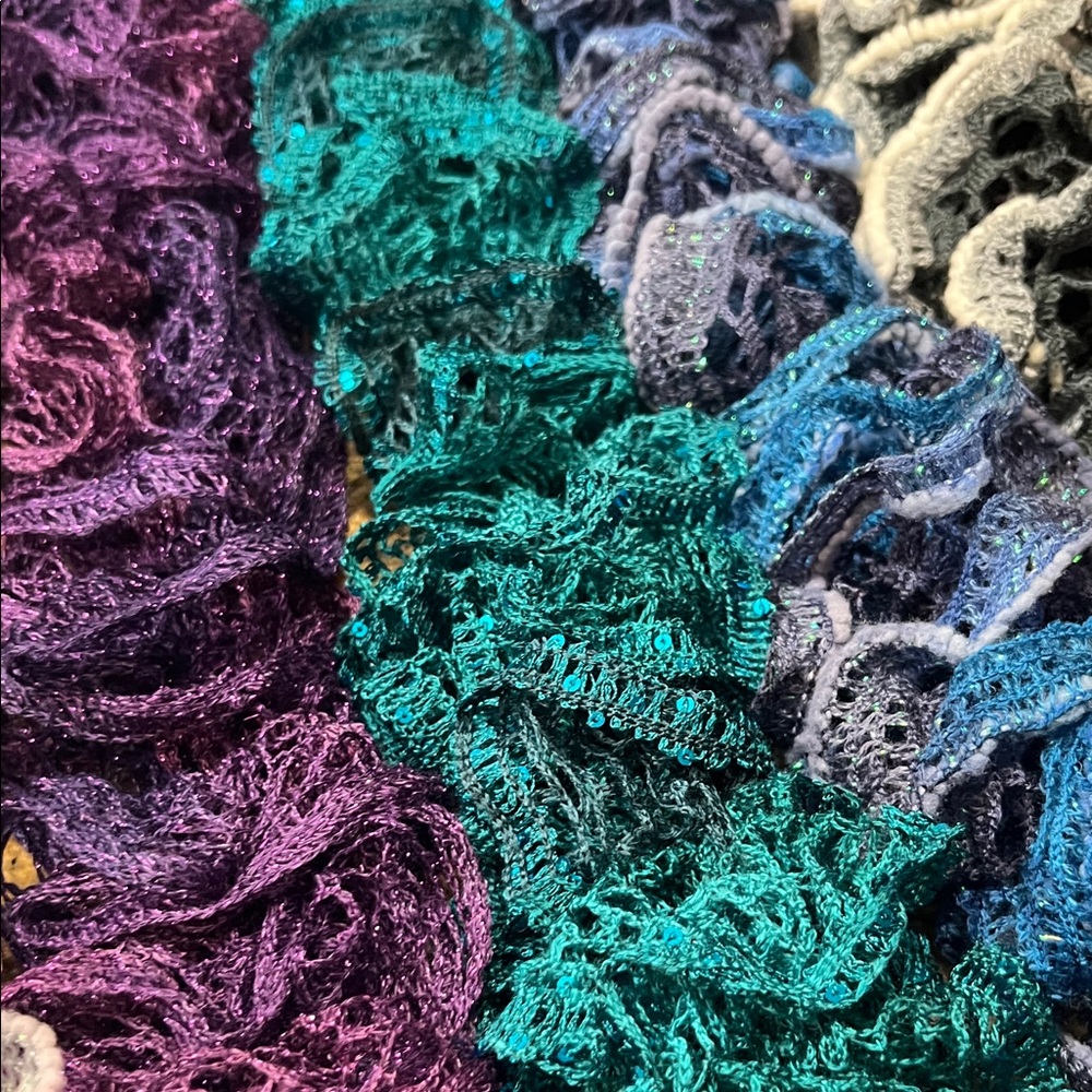 Colorful Ruffled Scarves Set - Picture 5 of 7